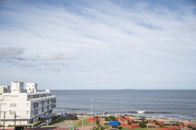 Excelente apartamento a pocos metros del mar.