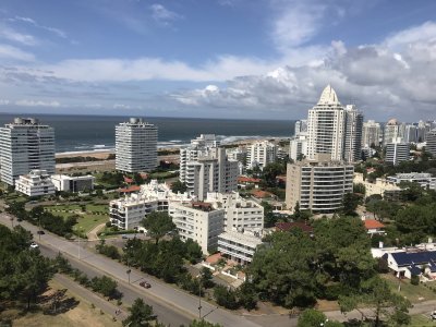 Apartamento en Torre One II. Al frente. unidad de 1 dormitorio en Punta del Este 