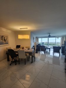 Apartamento en venta frente al mar, de 3 dormitorios en Punta del Este 
