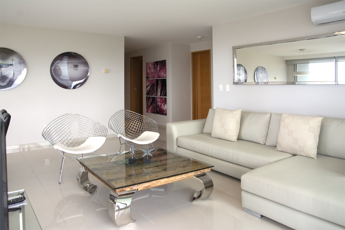Imagen de Apartamento de 3 Dormitorios en Playa Mansa en venta  - A Pasos del Mar
