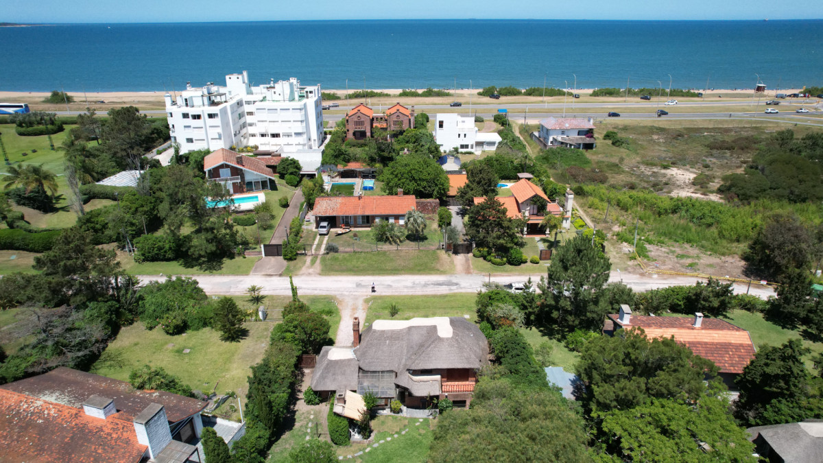Imagen de Casa en Pinares, Punta del Este. 4 dormitorios, terreno de 900 m²