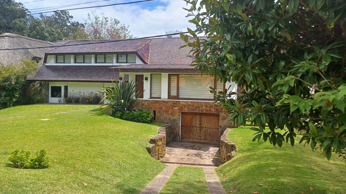 Imagen de Vende gran casa para vivir todo el año, de 3 dormitorios en Punta del Este 