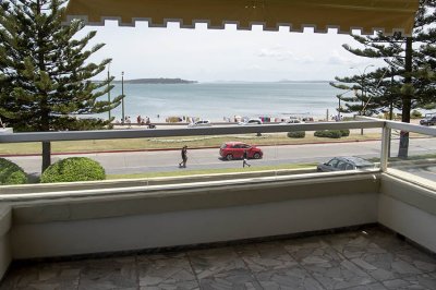 Departamento en primera línea de playa Mansa, con hermosa vista.