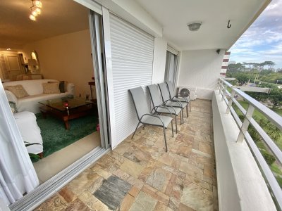 Vende impecable apartamento de 3 dormitorios, en Mansa, Punta del Este