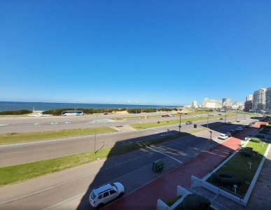 Vende apartamento de 4 dormitorios en Brava, Punta del Este.