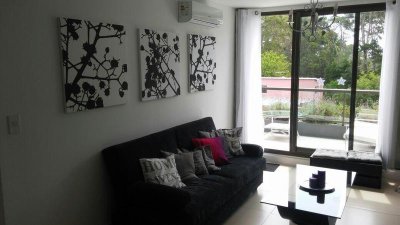 Confortable Apartamento en venta a minutos del mar. Moderno edificio sobre Av. Pedragosa Sierra