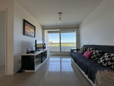 Vende Apartamento en Punta del Este de 2 dormitorios.