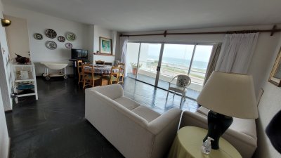 Apartamento en Peninsula de 2 Dormitorios. 