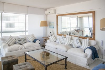 Hermoso departamento de 2 dormitorios en venta en Peninsula.