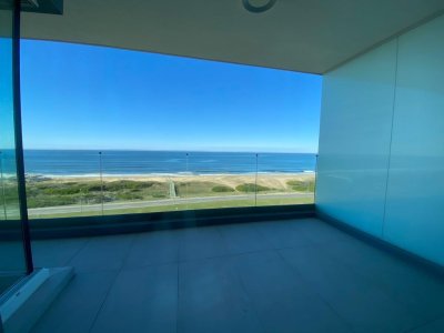 Vende departamento en Brava Punta del Este de 3 Dormitorios. 