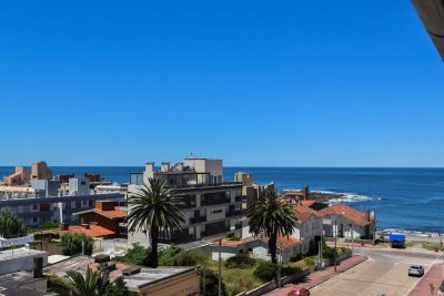 Torre en Península con piscina. Apartamento en venta de 1 dormitorio al frente.