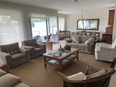 En venta Departamento de 3 dormitorios acogedor con 2 Terrazas en Punta del Este 