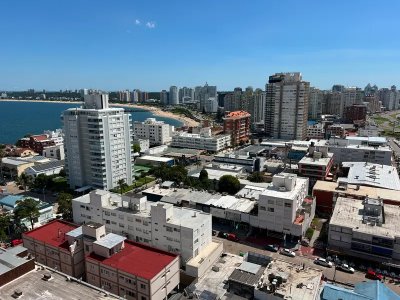 Elegante apartamento a la venta de 3 dormitorios en Península, Punta del Este 