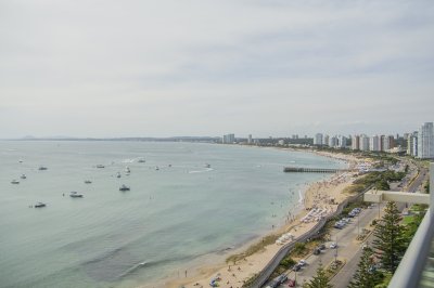 Apartamento en venta de 3 dormitorios con vista a Playa Mansa, Punta del Este