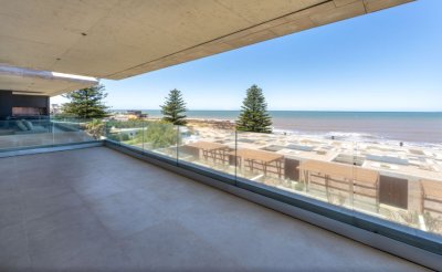 En venta apartamento de 3 dormitorios en la Barra, Punta del Este.