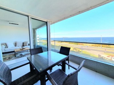 Departamento de 2 suites + depedencia en venta Frente al mar.