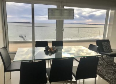 Apartamento 2 dormitorios en Torre de categoría! a pasos del mar, Punta del Este