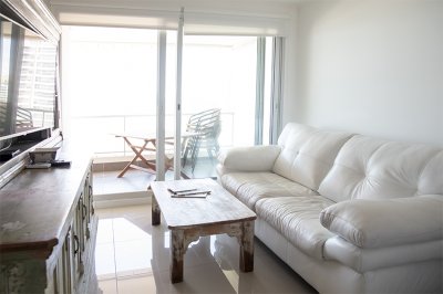 Apartamento en venta a solo 100 mts de Playa Brava. 2 dormitorios. Wind Tower