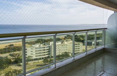 Departamento de 3 dormitorios en venta con vista directa al mar, Torre Le Jardin , Punta del Este 