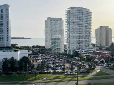 Venta y alquiler de apartamento de 3 dormitorios en Punta del Este