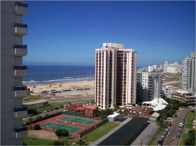 Apartamento de 2 dormitorios en Edificio Torre Marina , Punta del este , Playa Brava 