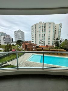 Departamento de 2 dormitorios en venta en Torre Wind. Punta del este