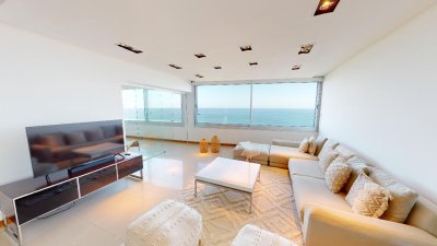 Vende Apartamento en Brava - Punta del Este de 3dormitorios.