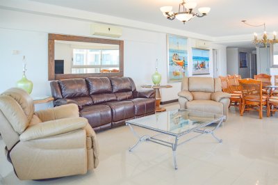 Vende departamento de 3 dormitorios en Brava Punta del Este