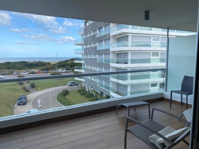 Espectacular Departamento de 2 suites en venta frente al mar. Playa Brava. Complejo Silente