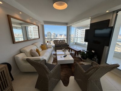Vende apartamento con vista espectacular de 3 dormitorios en Mansa- Punta Este.