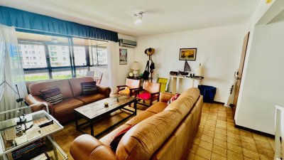 En venta apartamento en Brava de 2 dormitorios.