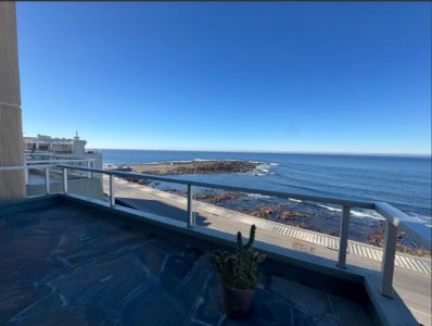 En venta impecable apartamento de 3 dormitorios con Balcon, garage y baulera.