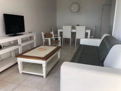 Apartamento en Mansa - Punta del Este, con  2 Dormitorios y bajos gastos comunes.