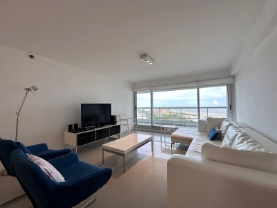 Vende apartamento en Brava, Punta del Este de 3 dormitorios.