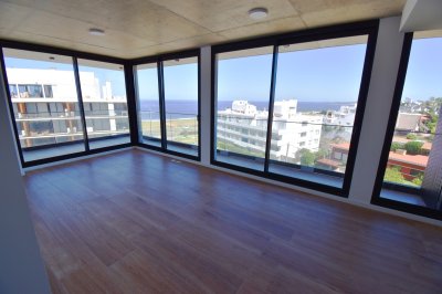 En venta apartamento con vista al mar en Punta del Este, de 2 dormitorios.