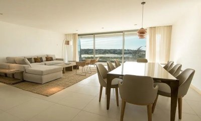 Venta departamento 3 dormitorios y dependencia en Playa Brava, Punta del Este