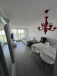 Vende apartamento de 2 dormitorios en Roosevelt Punta del Este