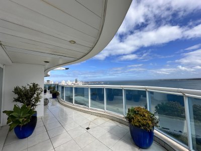 Vende Semi Piso en Millenium, Punta del Este