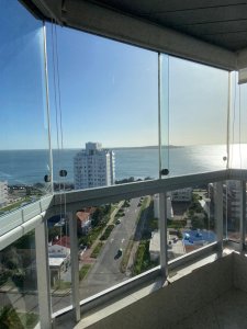 Departamento de 4 dormitorios en venta con vista a Playa Mansa, Punta del Este