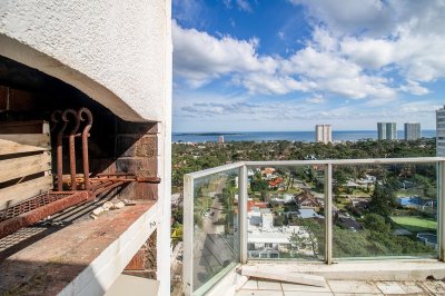 En venta apartamento de 3 dormitorios con vista al mar en Roosevelt- Punta del Este