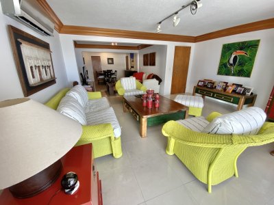 En venta apartamento en Brava - Punta del Este, de 3 dormitorios