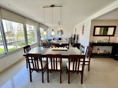 Vende Lujoso departamento de 4 suites en Brava Punta del Este
