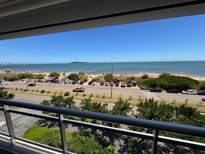 Vende apartamento de 2 Dormitorios en Mansa, Punta del Este.