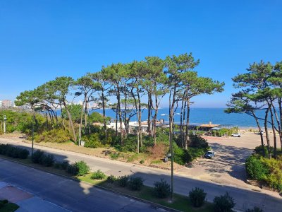 Apartamento en Venta de 2 dormitorios en Edificio I´marangatu, Playa Mansa , Punta del Este