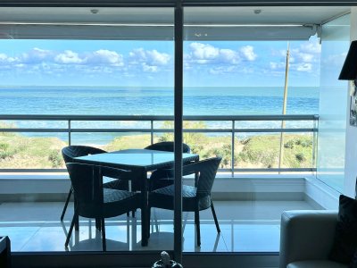 Apartamento en venta de 2 dormitorios en Edificio Acapulco Beach , Punta del este 