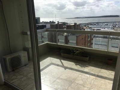 Apartamento en venta con vista al puerto