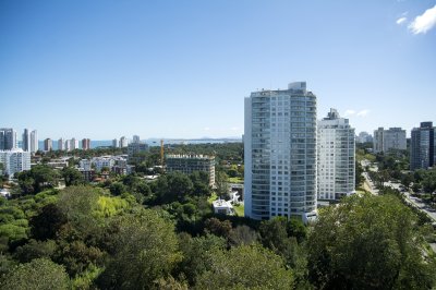 Penthouse en Punta del Este, playa brava 4 dormitorios