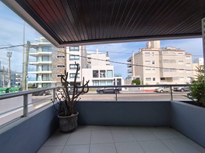 Vende Apartamento de 3 dormitorios en Península  Punta del Este Excepcional unidad frente al mar, con amplios ambientes y amenities de primer nivel