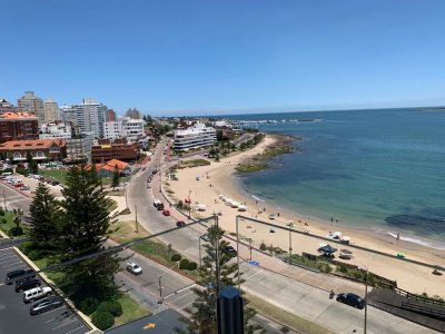 En Alquiler apartamento de 3 dormitorios en Mansa, Punta del Este