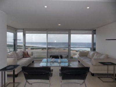 Apartamento en venta de 3 dormitorios en Playa Brava, Punta del Este